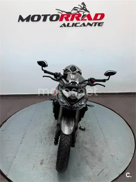Triumph Street Triple 765 – Vista 16