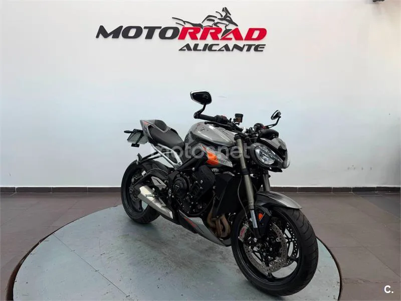Triumph Street Triple 765 – Vista 17