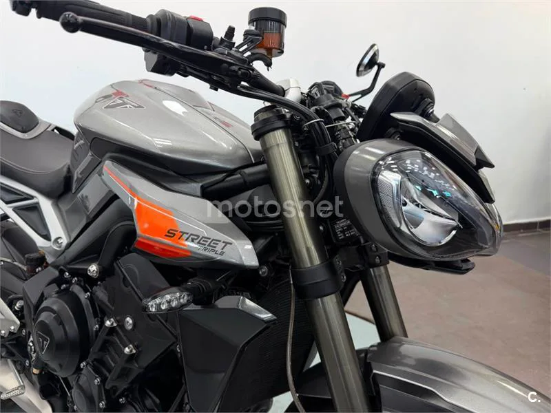 Triumph Street Triple 765 – Vista 22