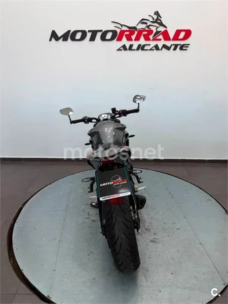 Triumph Street Triple 765 – Vista 4