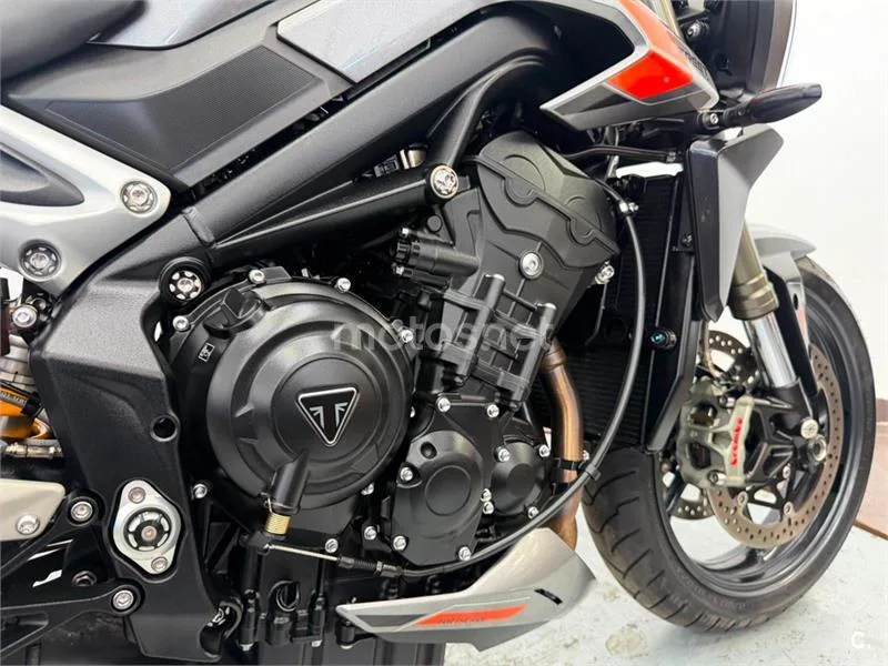 Triumph Street Triple 765 – Vista 8