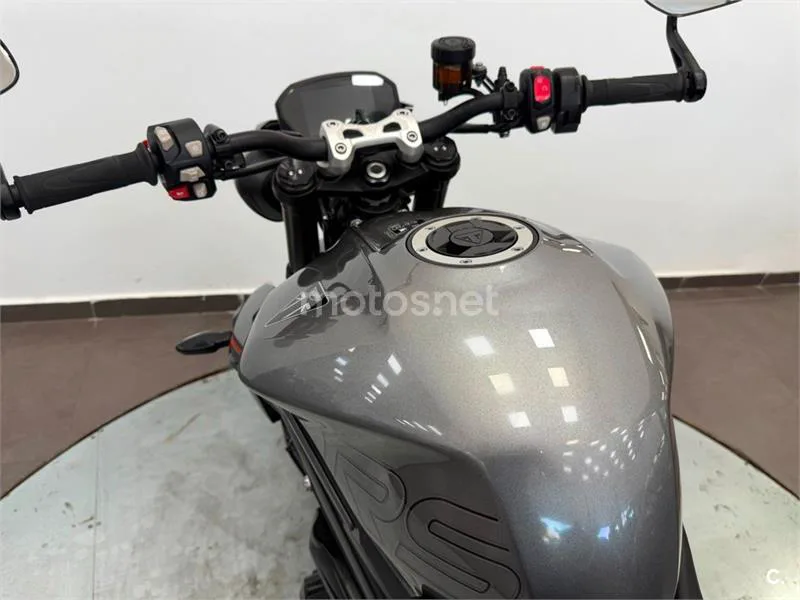 Triumph Street Triple 765 – Vista 10