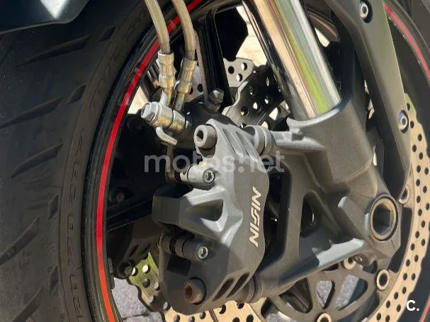 Kawasaki Z 750R – Vista 6
