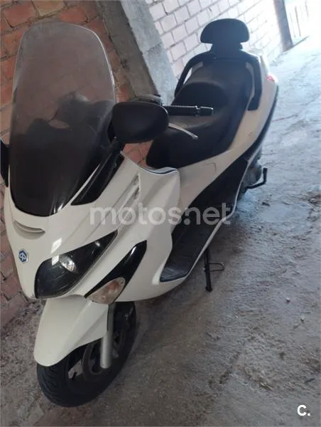 Piaggio X EVO 125 – Vista 5