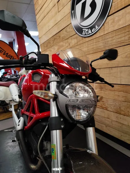 Ducati Monster 696 - Vista 20