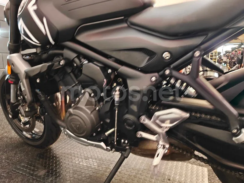 Triumph Trident 660 – Vista 15