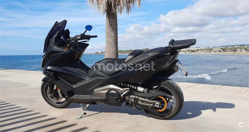 Kymco AK 550 – Vista 6