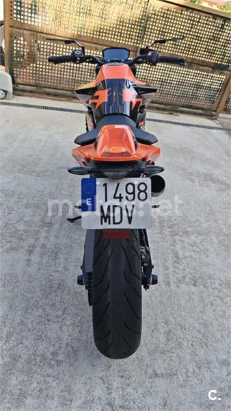 KTM 890 – Vista 4