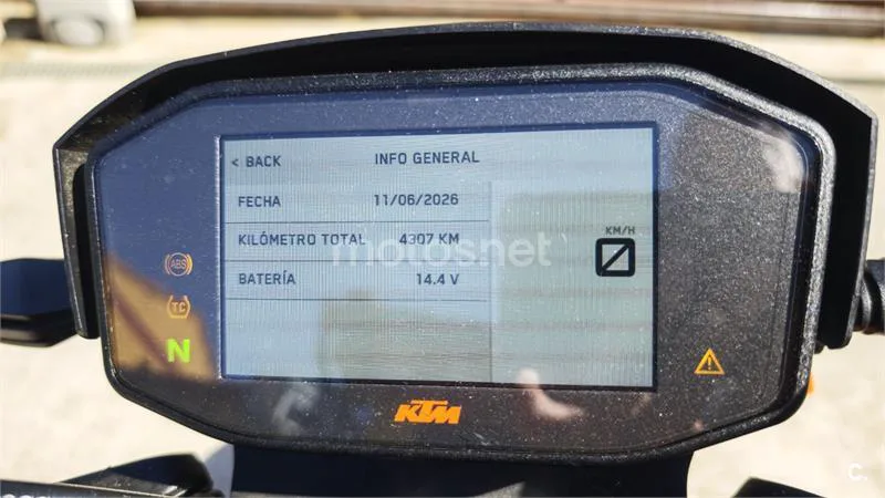 KTM 890 – Vista 5