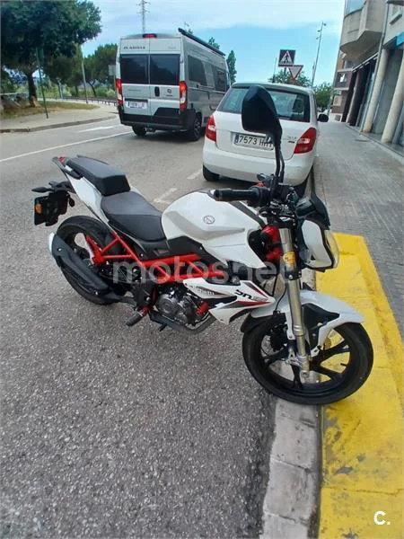 Benelli BN 125 – Vista 3