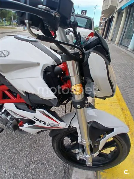 Benelli BN 125 – Vista 4