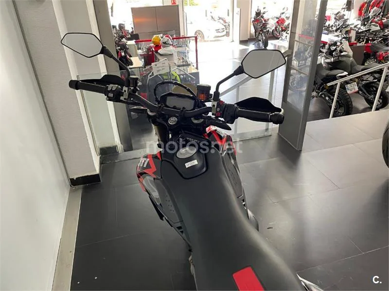 Ducati Hypermotard 698 Mono – Vista 5