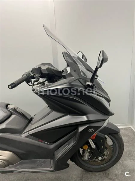 Kymco AK 550 – Vista 3
