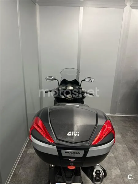 Kymco AK 550 – Vista 5
