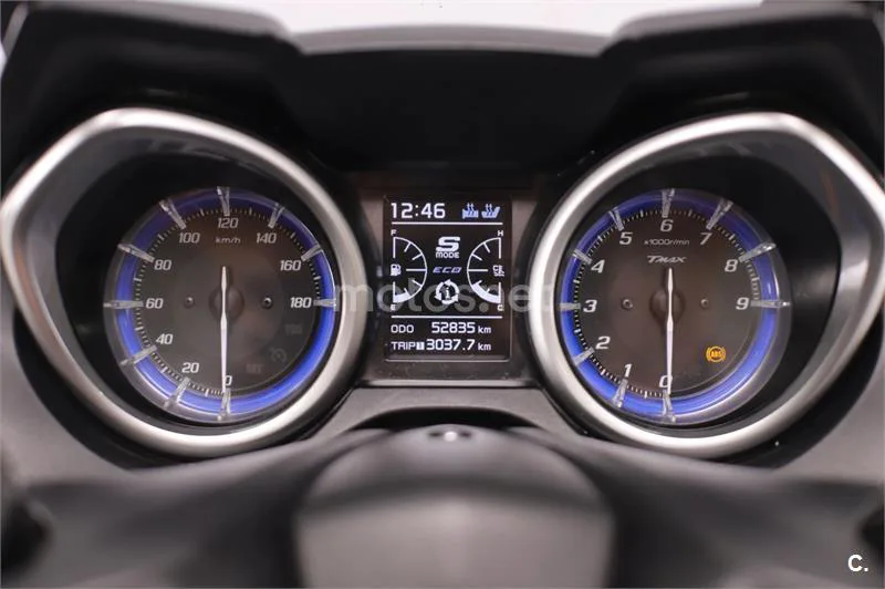 Yamaha TMAX – Vista 5