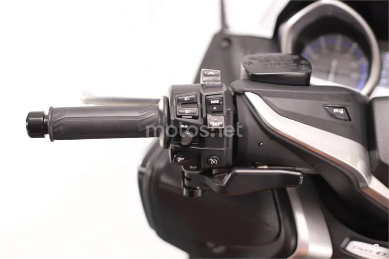 Yamaha TMAX – Vista 7
