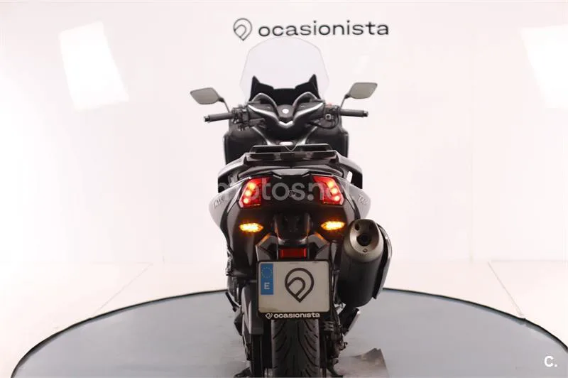 Yamaha TMAX – Vista 9