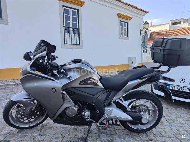 Honda VFR 1200 F – Vista 5