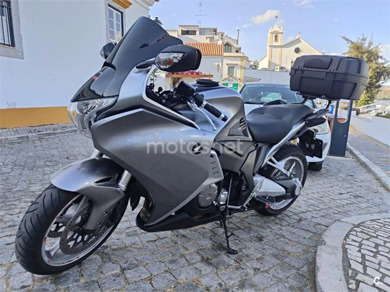 Honda VFR 1200 F – Vista 6