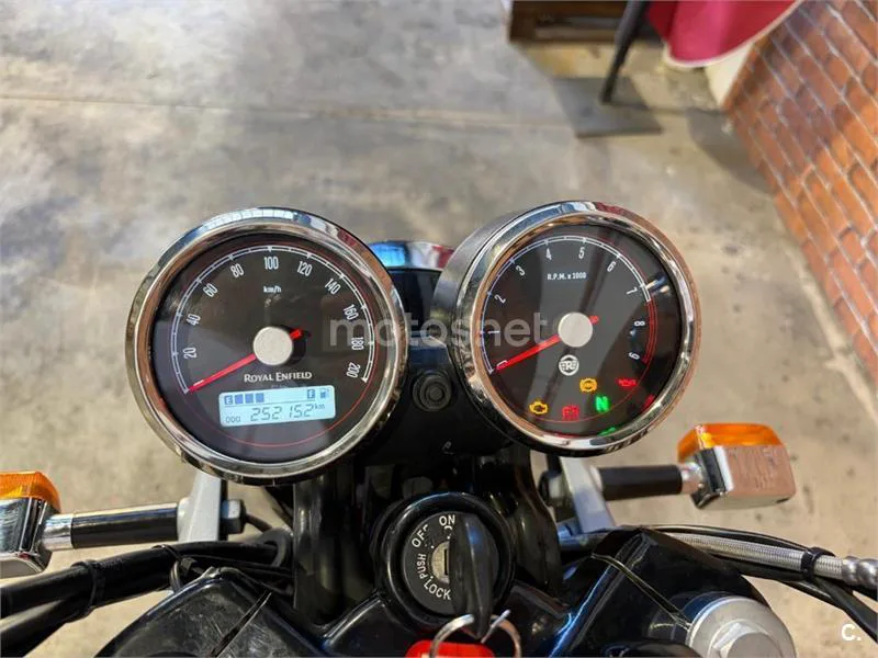 Royal Enfield Interceptor 650 – Vista 17