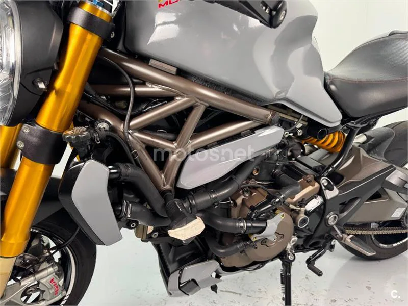 Ducati Monster 1200 S – Vista 17