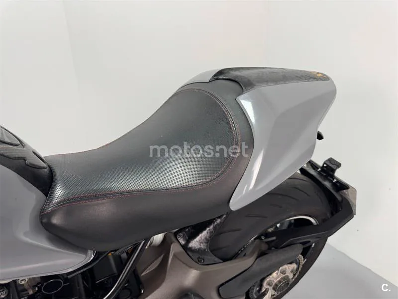 Ducati Monster 1200 S – Vista 18
