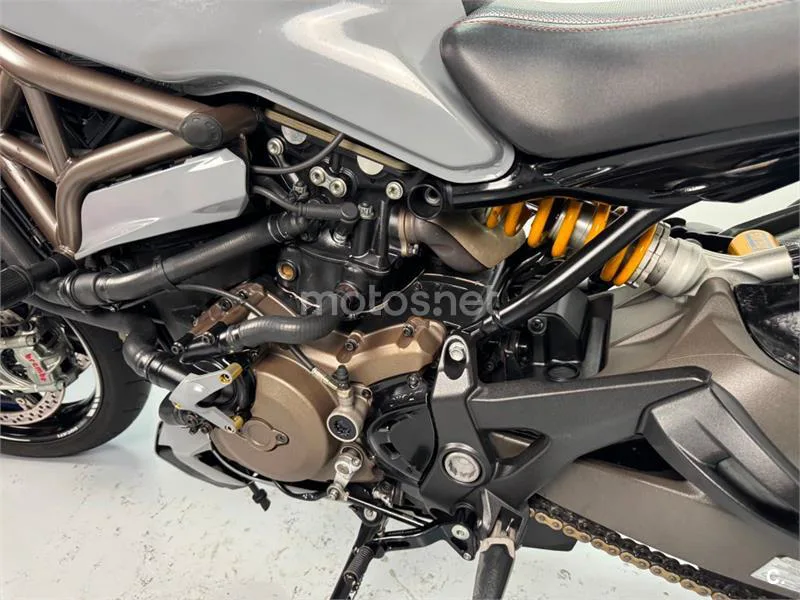 Ducati Monster 1200 S – Vista 22