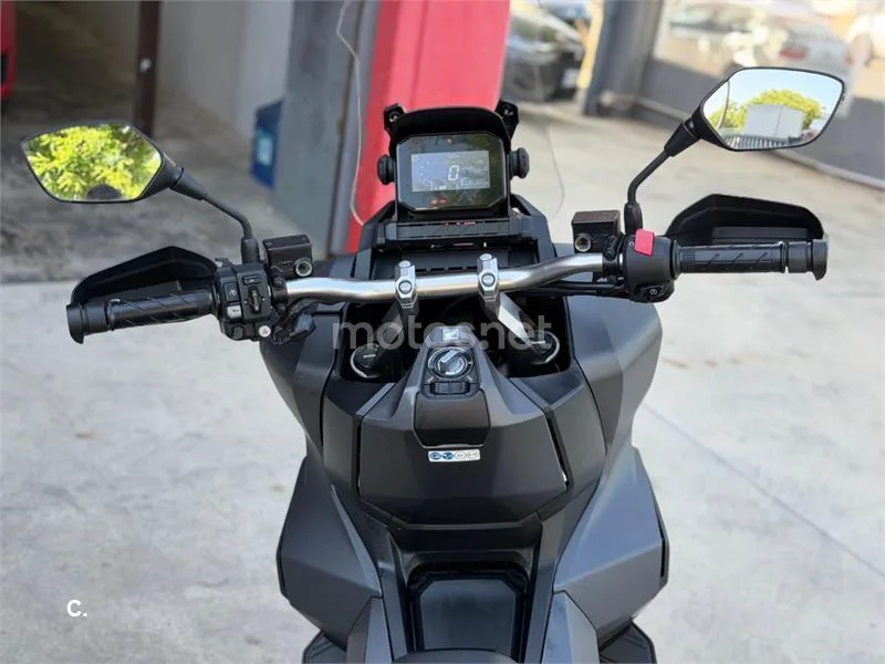 Honda ADV 350 – Vista 7