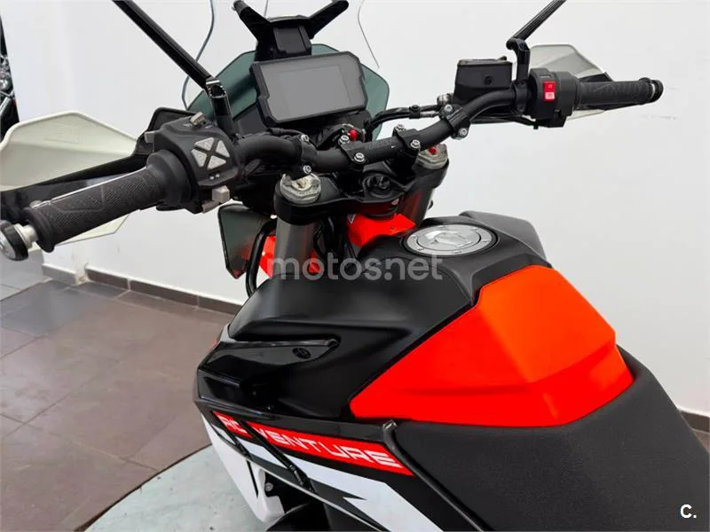 KTM 890 – Vista 11