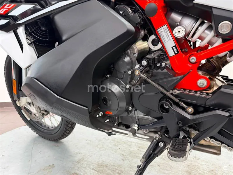 KTM 890 – Vista 12