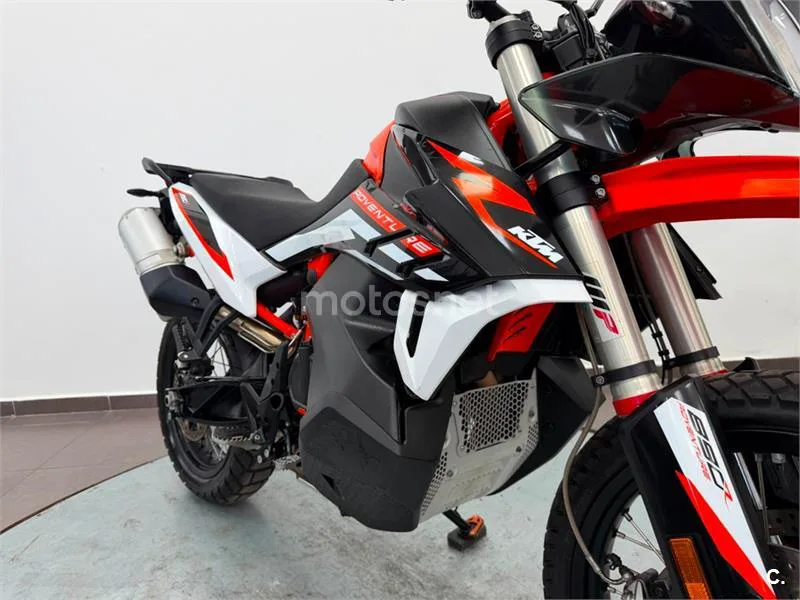 KTM 890 – Vista 13