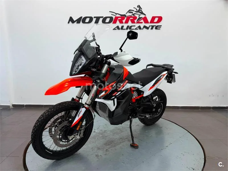 KTM 890 – Vista 15