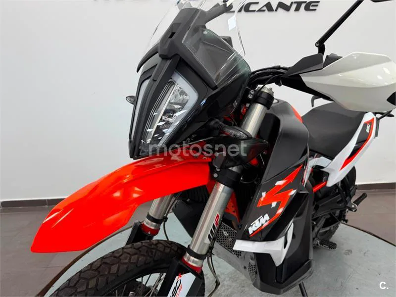 KTM 890 – Vista 18
