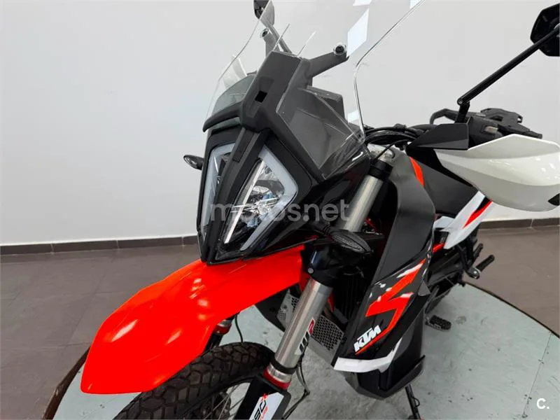 KTM 890 – Vista 19