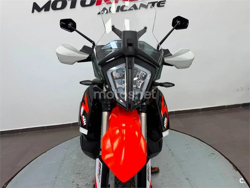 KTM 890 – Vista 20