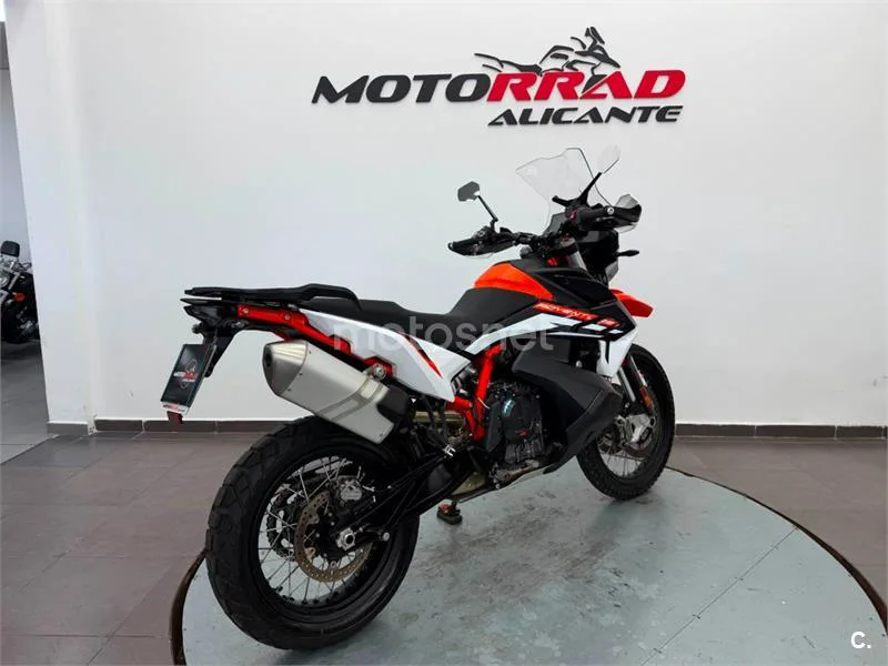KTM 890 – Vista 3