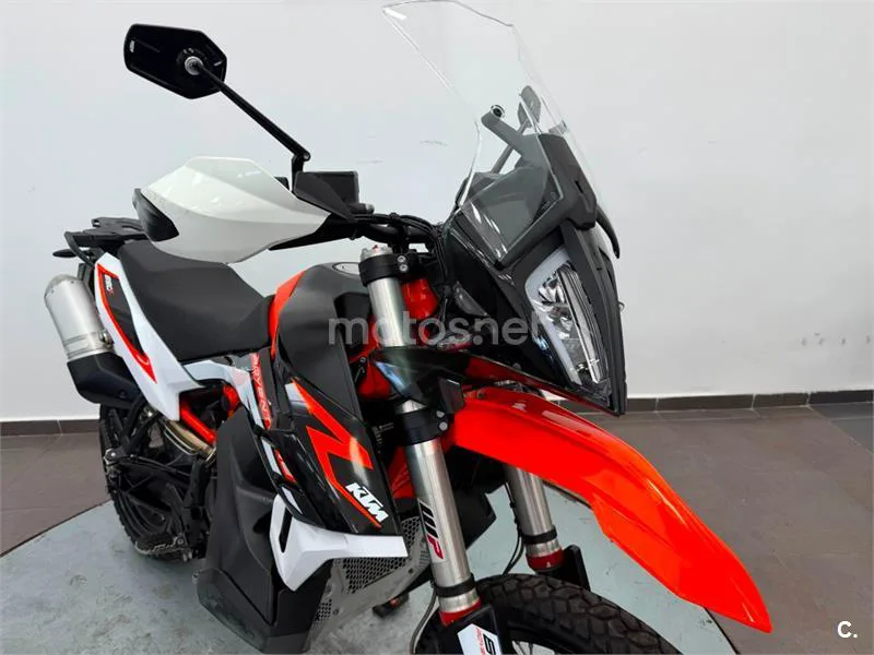 KTM 890 – Vista 22