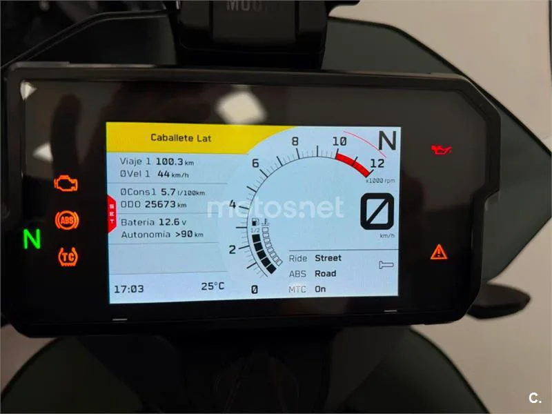 KTM 890 – Vista 10