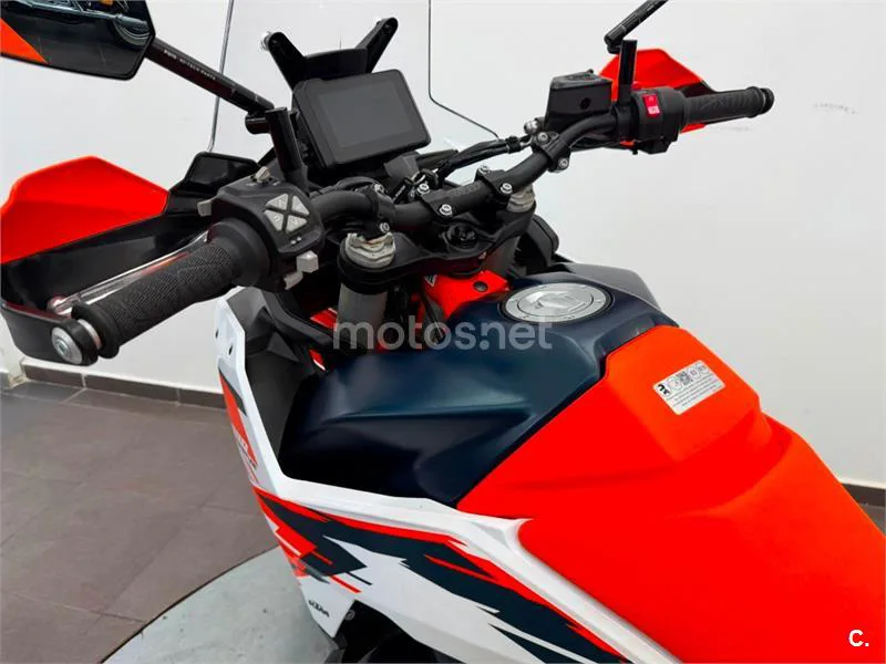 KTM 890 – Vista 12
