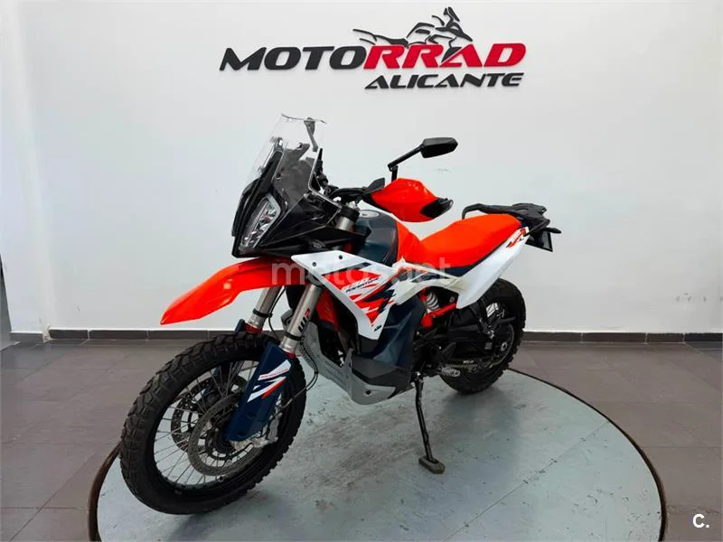 KTM 890 – Vista 14