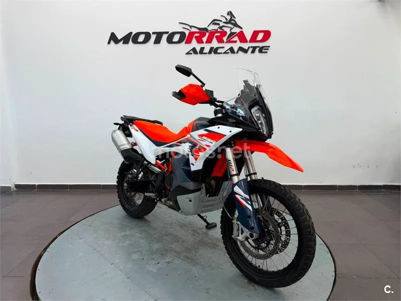 KTM 890 – Vista 16
