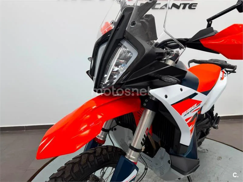 KTM 890 – Vista 17