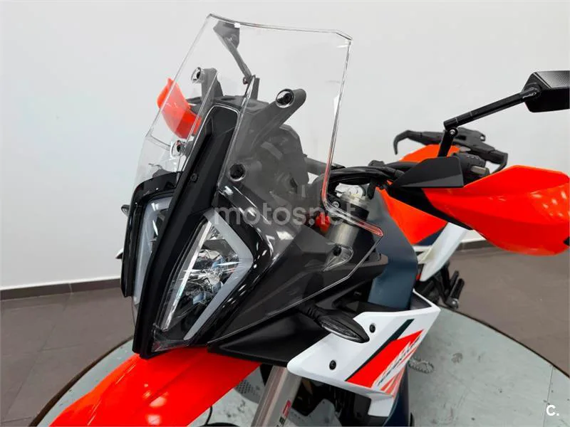 KTM 890 – Vista 18