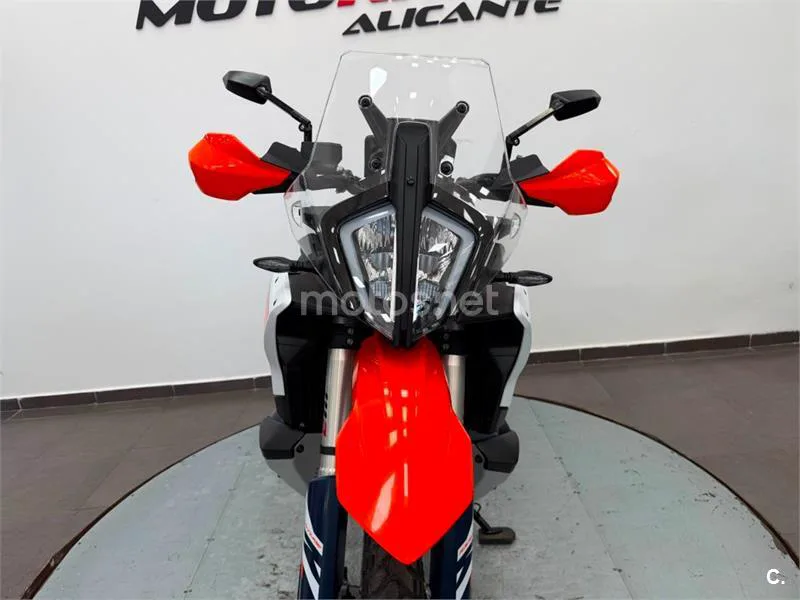 KTM 890 – Vista 19