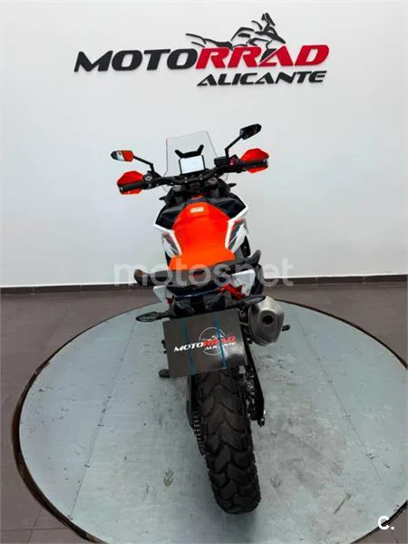 KTM 890 – Vista 4