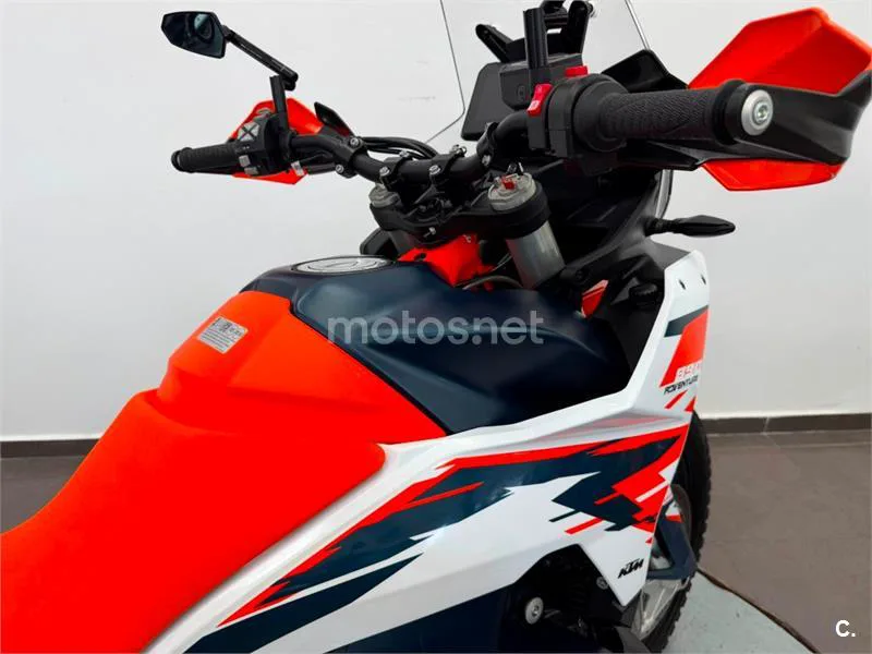 KTM 890 – Vista 6