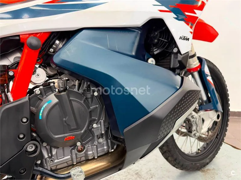 KTM 890 – Vista 7