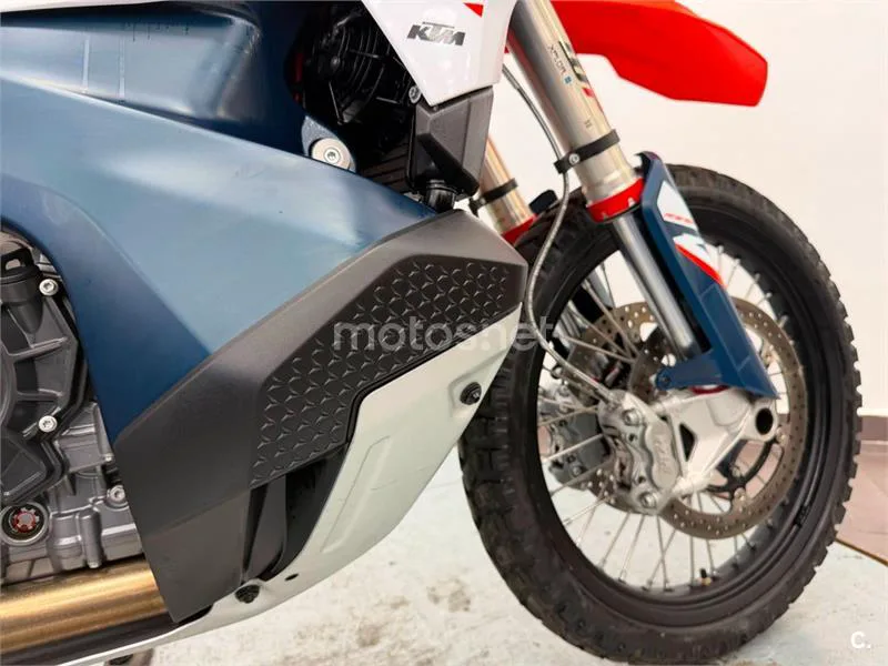 KTM 890 – Vista 8