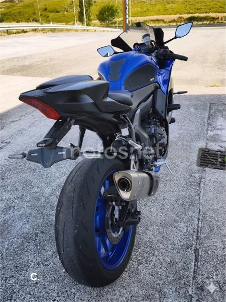 Yamaha R7 – Vista 4