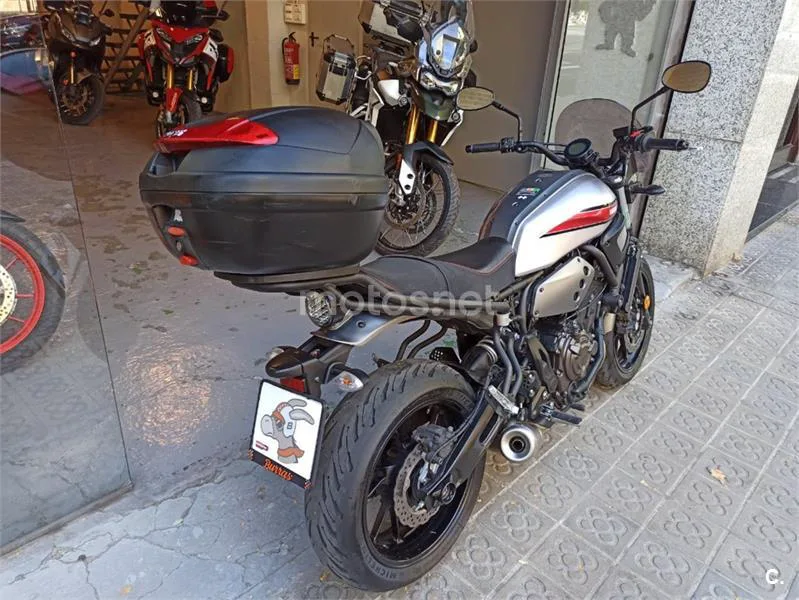 Yamaha XSR 700 – Vista 7